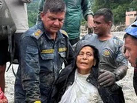 Lũ quét ở Nepal: Gia đình làm lễ tang thì phát hiện cụ bà còn sống sau 10 ngày mất tích