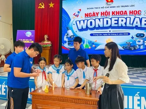 Nhóm học sinh trường chuyên Hà Nội đưa khoa học đến gần trẻ em Nghệ An