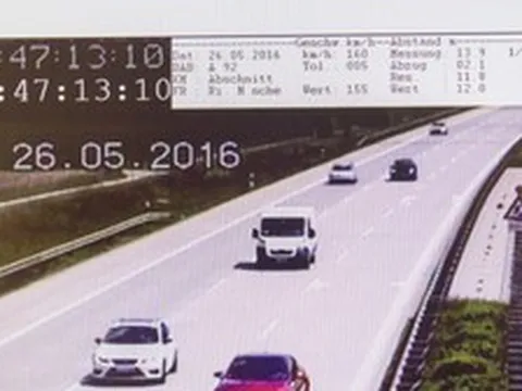 'Kỳ án' tại quốc gia đỉnh cao công nghệ: 2 xe Mercedes vi phạm trên cao tốc, một tài xế 2 lần trắng án