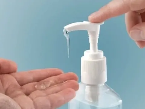 Thu hồi toàn quốc loạt dung dịch vệ sinh phụ nữ, sữa tắm, dầu gội vi phạm