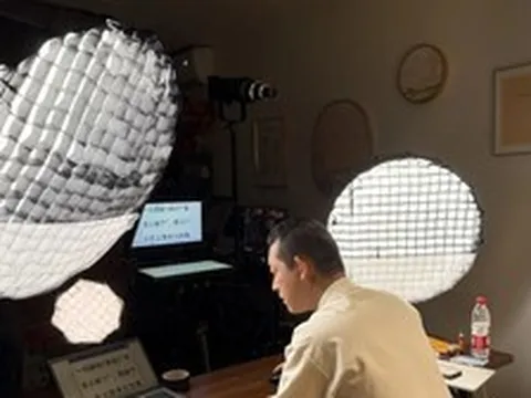 Thiên tài toán học từng bỏ học bổng MIT để đi tu: 8 năm sau hoàn tục, giờ livestream 12 tiếng/ngày kiếm sống, thừa nhận 'cần tiền'