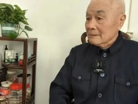 Tỷ phú 98 tuổi có đủ tiền mua 50 ô tô, biệt thự vẫn "sống như ăn mày", quyên góp 233 tỷ đồng làm từ thiện