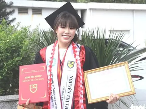 Không có mẹ cha, nhặt ve chai từng đêm ở chợ Mỹ Tho, nữ sinh được Tuổi Trẻ giúp đi học tốt nghiệp ĐH Y Dược TP.HCM