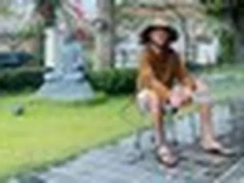Tình hình hiện tại của nam diễn viên miền Tây đi bán mì 10 năm