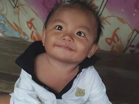 Khẩn trương tìm bé gái 11 tháng tuổi nghi bị người lạ bế đi