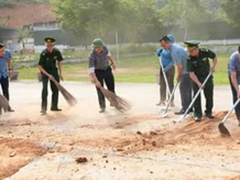 Thanh Hóa: Mỗi tuần 1 ngày, cán bộ, công chức 'xuống đường' cùng dân dọn vệ sinh môi trường
