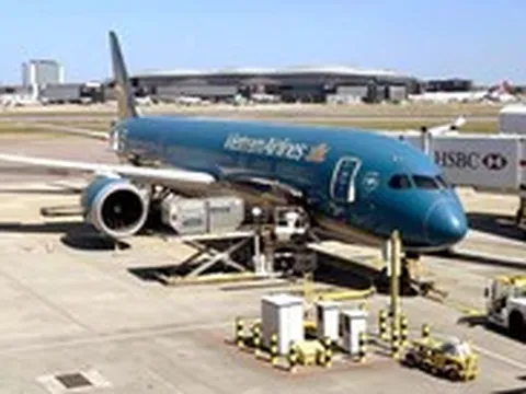 Vietnam Airlines thông tin chuyến bay từ TP.HCM đi London gặp sự cố không lưu