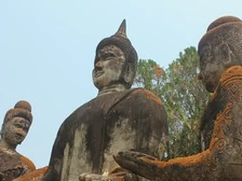 Điều kỳ bí trong khu vườn có hơn 200 pho tượng