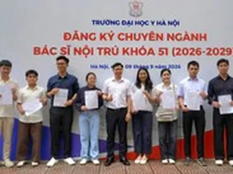 Giám đốc Bệnh viện Bạch Mai: Nên trả thù lao cho bác sĩ nội trú