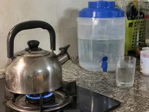 5 lời khuyên cho tất cả các gia đình uống nước đun sôi để nguội