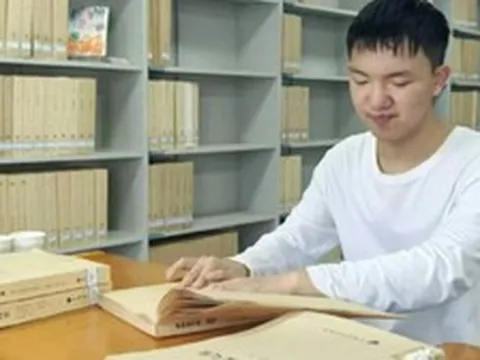 Cậu bé bị mất thị lực trở thành thủ khoa Đại học