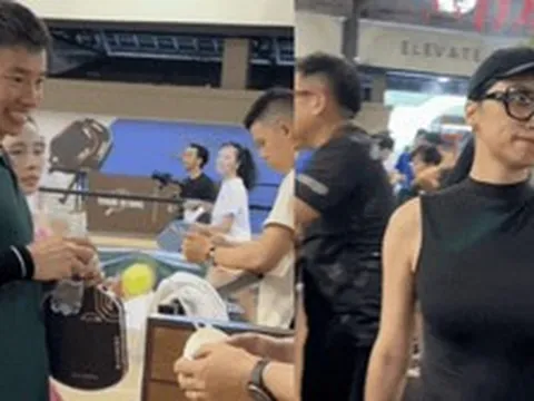 "Tóm dính" Hương Giang lạnh nhạt, ngó lơ Phú Cường khi chạm mặt