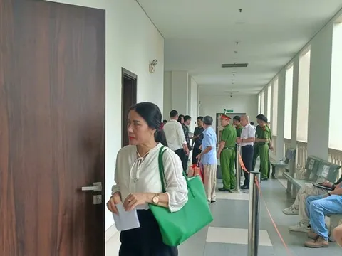 Bất ngờ tại phiên toà nữ Hiệu trưởng THCS Ba Đình "thu sai" tiền học thêm