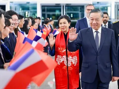 Tổng Bí thư, Chủ tịch nước Tô Lâm và Phu nhân đến Paris, bắt đầu thăm chính thức Pháp
