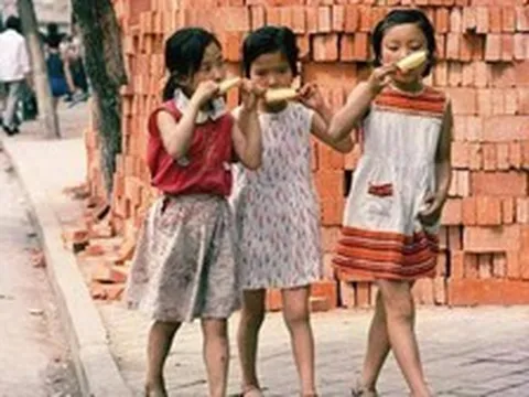 Nhìn lại tuổi thơ của thế hệ 8x, 9x mới hiểu vì sao trẻ em ngày nay dễ gặp vấn đề tâm lý