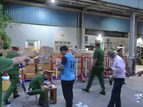 Công an kiểm tra nhiều nhân viên tại sân bay ngay trong giờ làm việc