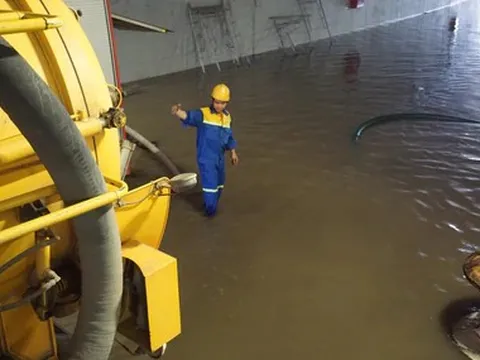 Hầm chui nút giao An Phú vẫn đang phong tỏa để bơm hút nước