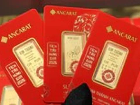 Tối nay, giá vàng thế giới bất ngờ giảm sâu, về gần 4.300 USD/ounce
