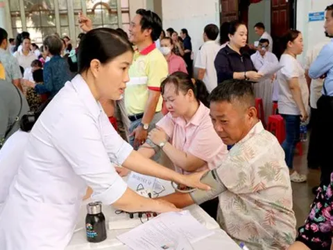 Vì sao TP.HCM đề xuất hỗ trợ đến 20 triệu đồng mỗi tháng cho bác sĩ luân phiên về trạm y tế?