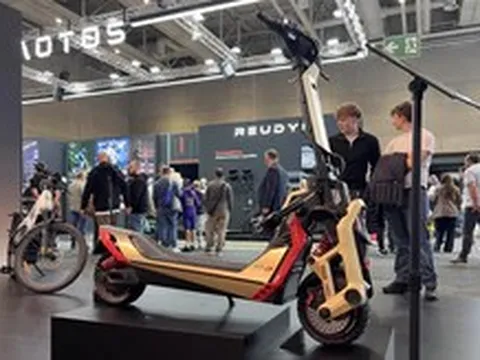 Thông số scooter điện gây 'choáng': 40 mã lực, tốc độ 150km/h, đi 200km/sạc