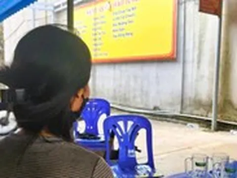 Vụ cây đổ đè chết người đi đường: Gia đình thuê chặt cây nói sẽ bồi thường