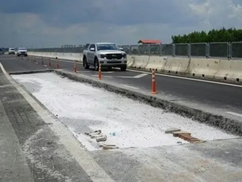 Cục Đường bộ chỉ đạo khẩn sau vụ ô tô ‘lọt hố’ trên cao tốc