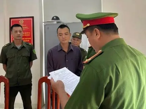 Đập phá ô tô đỗ gần nhà, người đàn ông ở Hà Nội nhận kết đắng