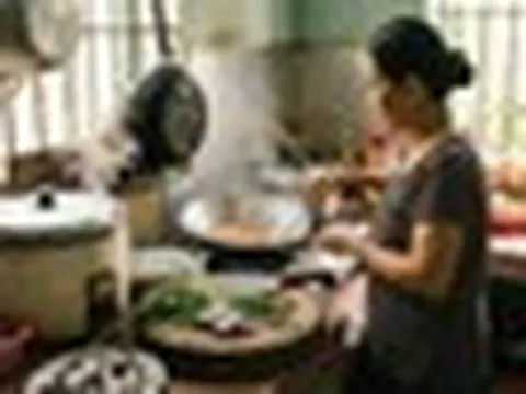 Lời khuyên cho các gia đình vẫn để bố mẹ có tuổi vào bếp