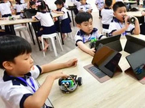 Tuần đầu tiên con đi học, mẹ với cô... hết hồn