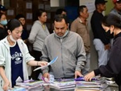 Doanh thu sách giáo khoa trên chợ mạng tăng 112%, phụ huynh đang săn lùng kiểu gì?