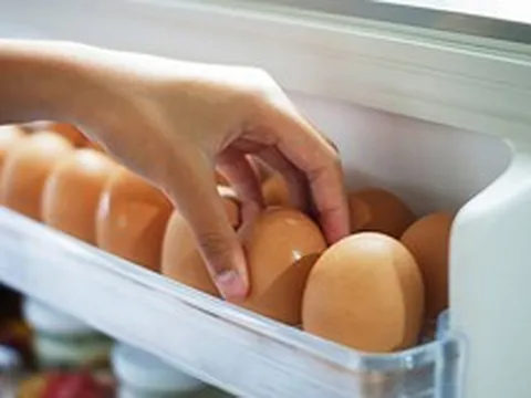 Lời khuyên cho các gia đình hay để trứng trong tủ lạnh