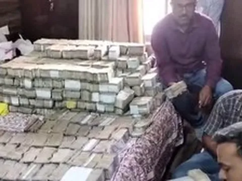 Đột kích nhà “ông trùm” vụ lừa đảo 160 tỷ đồng, thu giữ 14 kg vàng, 294 kg bạc và hơn 46 tỷ đồng tiền mặt