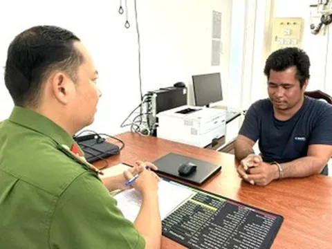 Khởi tố kẻ đánh mẹ ruột, dùng dao đâm chiến sĩ Cảnh sát 113 trọng thương