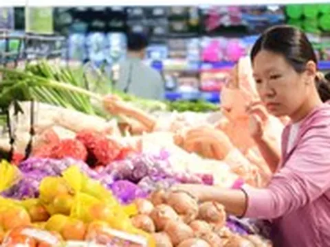 Kiềm giá xăng dầu để 'ghìm cương' giá cả cuối năm