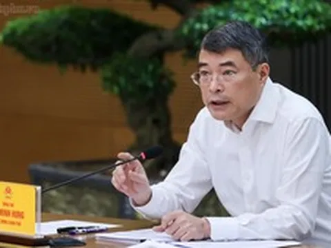 Thủ tướng: Kiểm soát chặt chẽ giá thành từ gốc với thuốc, thiết bị y tế; cương quyết loại bỏ mọi chi phí trung gian