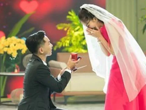 Nữ nghệ sĩ là Viện trưởng nói về chồng kém 11 tuổi: "Từ học trò... giờ hắn là chồng tớ"