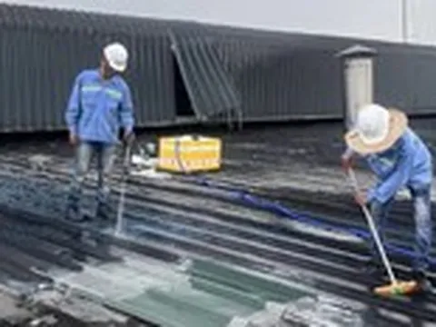 TP.HCM: Nhiều người đau đầu vì dột nhà cửa trong mùa mưa
