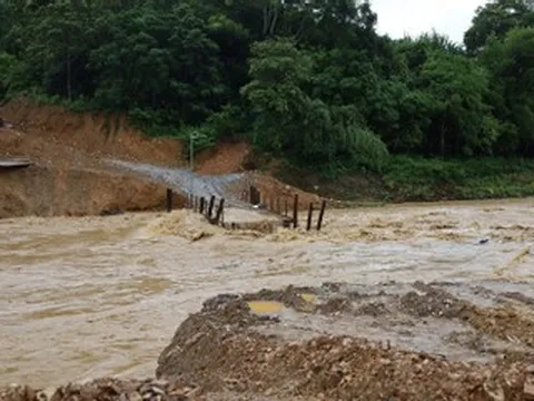 Mưa lớn dồn dập, đề nghị 13 tỉnh thành sẵn sàng ứng phó