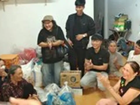 Từ ống kính đến 'Giải cứu quán vắng' và những cuộc đời bước qua khó khăn