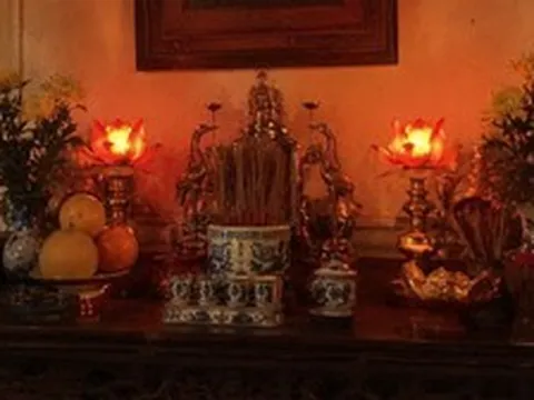 Lời khuyên cho những gia đình vẫn để đèn bàn thờ 24/7