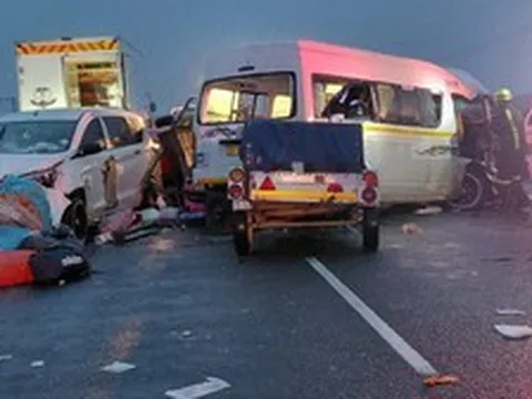 Tai nạn liên hoàn trên xa lộ, ít nhất 21 người đã tử vong: Hiện trường ám ảnh