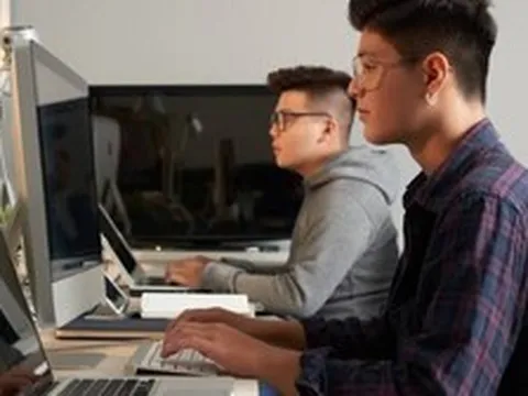 Phát hiện 1 sư cấp cao làm 10 năm ở Big Tech bị sa thải, rời thủ đô về làm giáo viên với mức lương chỉ bằng 1/10