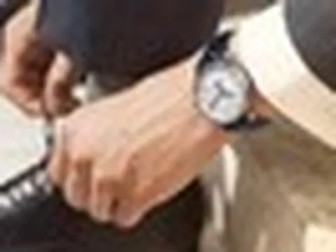 Thói quen tưởng vô hại có thể khiến đồng hồ chạy sai giờ, người đeo cả chục năm chưa chắc để ý