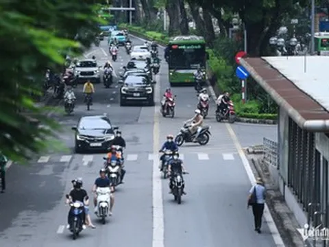 Hà Nội cho xe đi vào làn BRT để giảm ùn tắc tại nút Láng Hạ - Giảng Võ