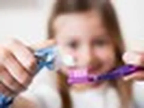 Lời khuyên khi chọn kem đánh răng: Cả nhà dùng chung một loại liệu có phù hợp?