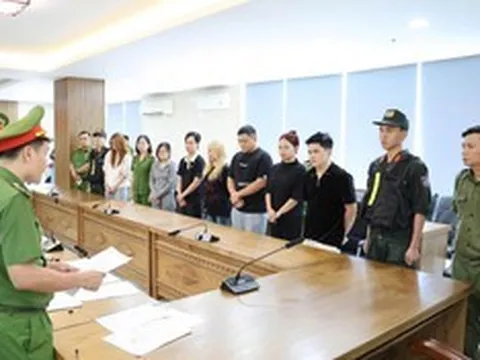 Khởi tố quản lý và 6 nhân viên bán khí cười tại quán Saga