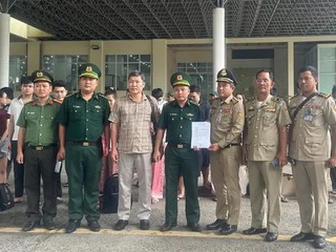 Tiếp nhận hơn 100 công dân Việt Nam do phía Campuchia bàn giao