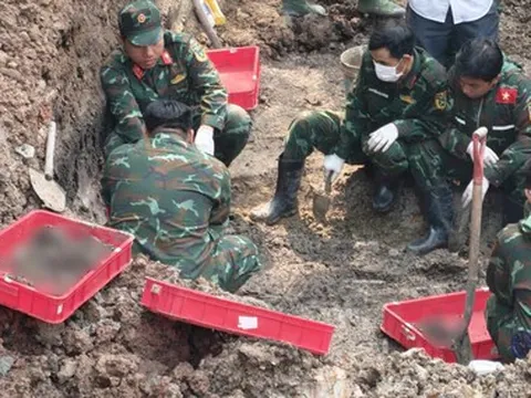 Tổ chức lễ truy điệu liệt sĩ ở công viên Lê Thị Riêng vào đầu tháng 10