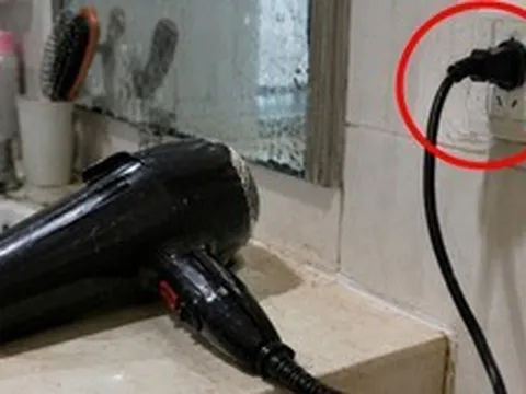 Lời khuyên cho những gia đình vẫn để máy sấy tóc cắm điện 24/24