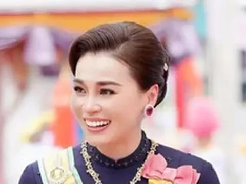Sức hút từ phong cách Hoàng hậu Thái Lan